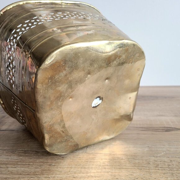 Vintage brass planter/cover pot with cutouts design. - Picture 6 of 7